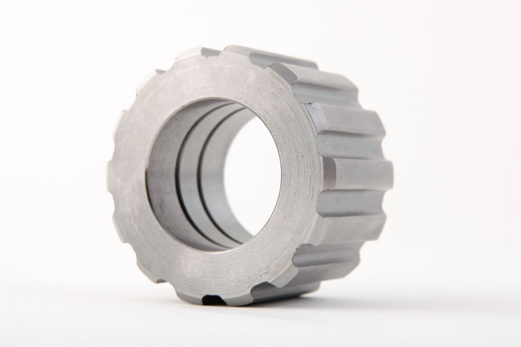 POLEA DENTADA, con eje acabado para rodamiento con circlips
